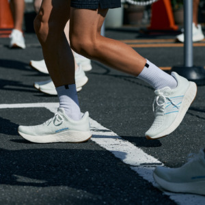 New Balance リバプール　コラボ　ランニングシューズ BLUE BOTTLE COFFEE × New Balance コラボランニングシューズの